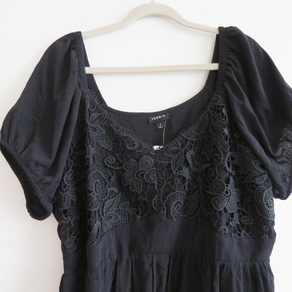 TORRID Size 1  Black Crinkle Gauze  Top With Lace  Puff  Sleeve Black  BNWT - Picture 3 of 11